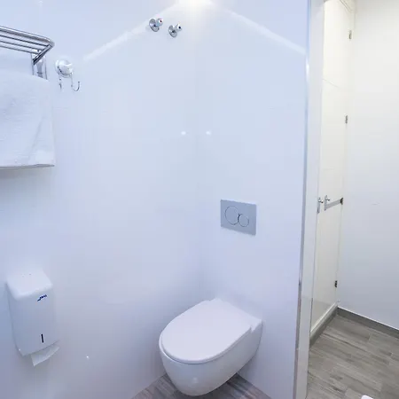 阿布里尔公寓 *